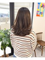 エブリ(evri)&nbsp;ミディアムレイヤー　レイヤー　レイヤーカット　ハイライト