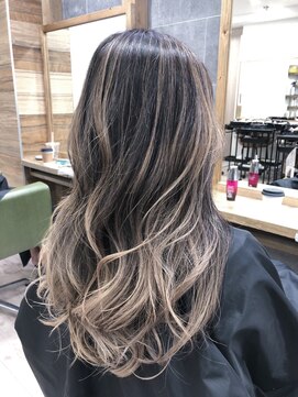 ジゼル(gisele) バックコームバレイヤージュ