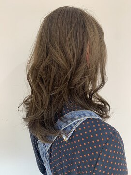 アッシュ たまプラーザ店(Ash) スロウカラー×オリーブ