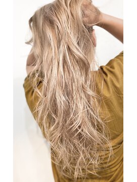 ラビス 浦和(Lovis) 魅力倍増カール/セミディ/シアーカラー/ダークアッシュ/姫カット