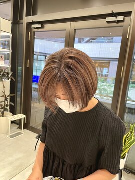 ステアケース 武蔵小杉店(stair:case) 脱白髪染めハイライトカラー白髪活かし大人かわいいショートボブ