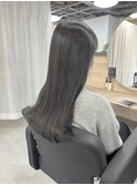 透明感グレージュ×ロングヘア