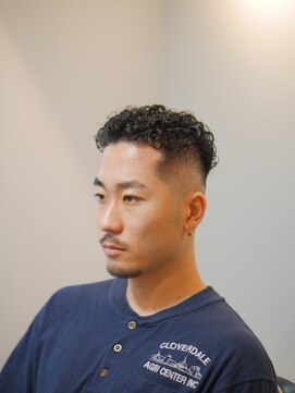 グットルーズトウキョウ(GOOD LOOSE TOKYO) スーツビジネス大人スキンフェードハードパーマ