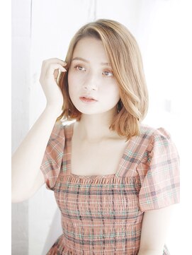 ラクシア(LUXIA) かきあげバングのゆるリバースカールスタイル