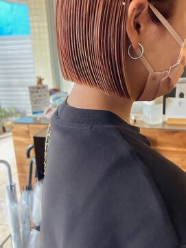 シロ(siro) ピンクオレンジ×切りっぱなしボブ