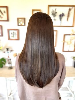 アヤメ(ayame)の写真/髪質改善をしながらのストレートで、極上の手触りと質感に仕上がります。