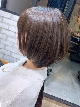 アヴァロン(AVALON) ゆったりレイヤーショートボブ×イルミナベージュ