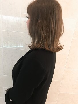 ケアシンサイバシ(CARE shinsaibashi) ミルクティーグレージュ×顎下5cmの外ハネボブ 担当 松村