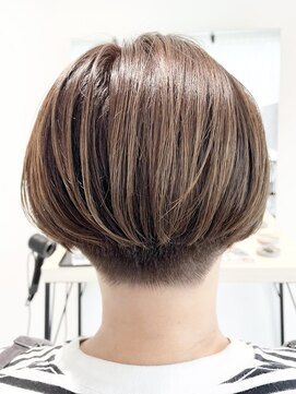 ストフ(stof) 刈り上げショートボブ/センターパート/ハンサムショート