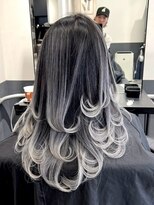 シエラ 心斎橋(CIERA.)&nbsp;イメチェンホワイトブロンド美髪ミディアムヘアレイヤーカット