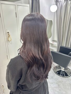 深みのあるラベンダーブラウンで大人っぽツヤ髪に