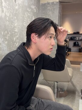 アイヘアー(Ay hair) 襟足を残したシースルーセンターパート