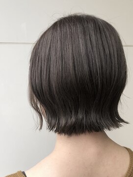 リヴィーダ(LIVIDA) 切りっぱなしボブ×グレージュアッシュ