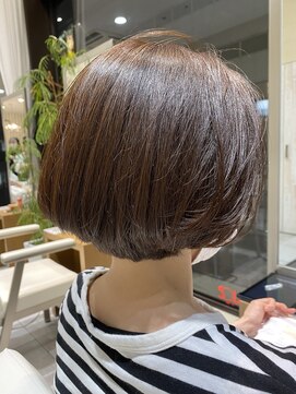 ヒアカアヴェダ 天神VIORO (Heaka AVEDA) ボブ【３０代/４０代/艶カラー/天神】Ｄ