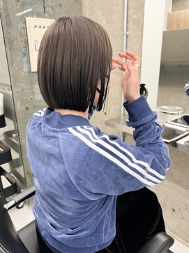 ノエ(noe) 切りっぱなしボブ×透け感グレージュ