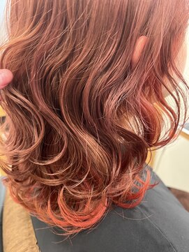  リュクスバトーバイトリコ 船橋南口店(Luxe BATEAU by tricot) イヤリングカラー/レッド