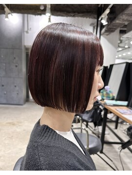 ビビッド(vivid) 切りっぱなしぱっつんボブレッドブラウン