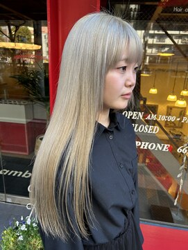 アンブロシア(ambrosia) ケアブリーチ/ホワイト/ベージュ/20代/３０代/横浜/元町