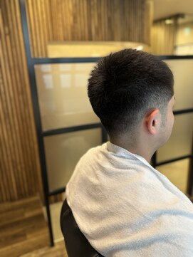 キタセンジュバーバー バイ ティーズ(KITASENJU BARBER by T's) FADEカット