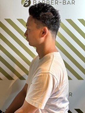 バーバーバー アカバネ(BARBER-BAR AKABANE) ベリーショートにもアイロンパーマ 爽やかなビジネススタイル#2
