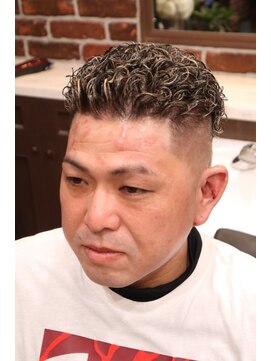 アクセプトザワールドバーバー(Accept the world barber) 極道パーマ×メッシュ×スキンフェード