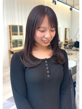 アールオー(Ro) 顔まわりレイヤースタイル