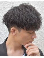 フリーク バーバーショップ 都島店(FREAK BARBER SHOP)&nbsp;黒髪縦落ちツイストスパイラルパーマツーブロックマッシュ