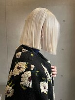 ヴァーディ オモテサンドウ(Vardy omotesando)&nbsp;ホワイトヘア・ホワイトカラー・表参道ケアブリーチ・ボブ