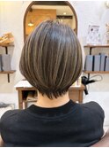 大人ショートボブ×パールグレージュ系ハイライト