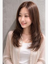 テラ(terra)&nbsp;艶ベージュ×顔まわりレイヤー｜韓国風くびれミディ