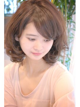 レウナ 外苑前(Reuna) くせ毛を生かした大人ウェーブ【外苑前・青山・表参道】