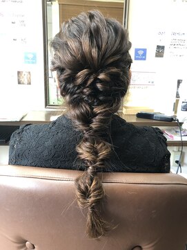 リッツファミリーズピコ めがね橋店(RIT FAMILYZ PIKO) ゆるふわ編み下ろしヘアセット