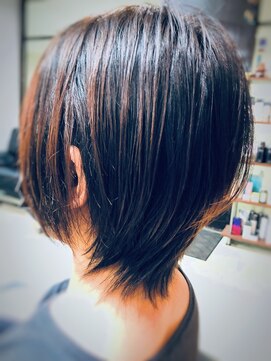 キャン 温品店(CAN) 【ＣＡＮ】大人女子におすすめ！グレージュ×ウルフショート