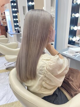 リー 梅田(Lee) ブリーチ2回/ホワイトシルバー/ハイトーン/ベージュカラー