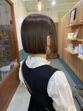 キュオンシア(CUEON. ciea) ミニボブ×オリーブベージュ