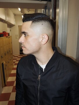 メリケンバーバーショップ トーキョー(MERICAN BARBERSHOP TYO) BURGメンズカットアップバングスパイキーショートスキンフェード
