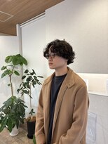 ウタリ(utari)&nbsp;強めパーマで大人っぽく【難波 桜川/パーマ】