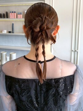 セプト 天神大名(SEPT.) ヘアセット 結婚式 お呼ばれへア カチモリ 三つ編み アップ