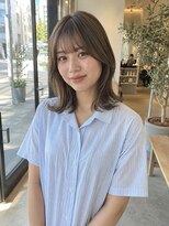 ラナ(LaNA)&nbsp;透け前髪と軽い外ハネのブラウンミディ