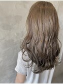 透明感のあるグレージュカラー
