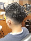 ツイストスパイラルツーブロックショートスタイル（コンマヘア）