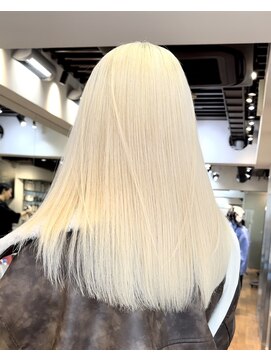 ダブ ギンザ(DaB ginza) ホワイトブロンド/抜きっぱなしブリーチ/金髪ロング/銀座