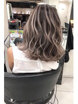 スライバイリアオオサカ(Sly By Ria OSAKA)&nbsp;ハイライト/ケアブリーチ/白髪ぼかし/髪質改善【梅田】【大阪】