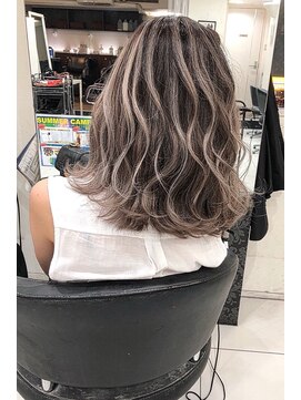 スライバイリアオオサカ(Sly By Ria OSAKA) ハイライト/ケアブリーチ/白髪ぼかし/髪質改善【梅田】【大阪】