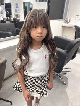 キング(K!ng) ハイライトカラーミルクティーベージュレイヤーカット