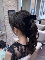 ヴィサージュプラス(VISAGE plus)&nbsp;黒リボン×ポニーテールで大人可愛いヘアアレンジ
