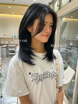 ヘアーアンドメイク ビス(HAIR&MAKE bis) レイヤーカット/暗髪/耳かけ【黒田あさみ】