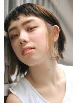 アンレーブ(UNREVE) 耳かけバージョン/チラリズム前下がりボブカット/インナーカラー