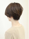 シルエットの綺麗な上品ショートヘア
