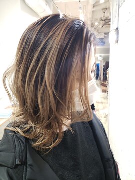 ブランシュ(Blanche) 筋感ハッキリバレイヤージュ!